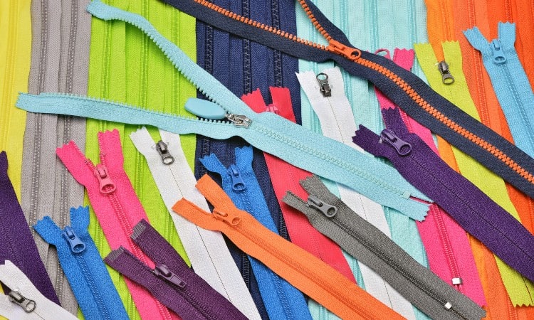 19 Different Types Of Zippers For Garments [Complete Guide]